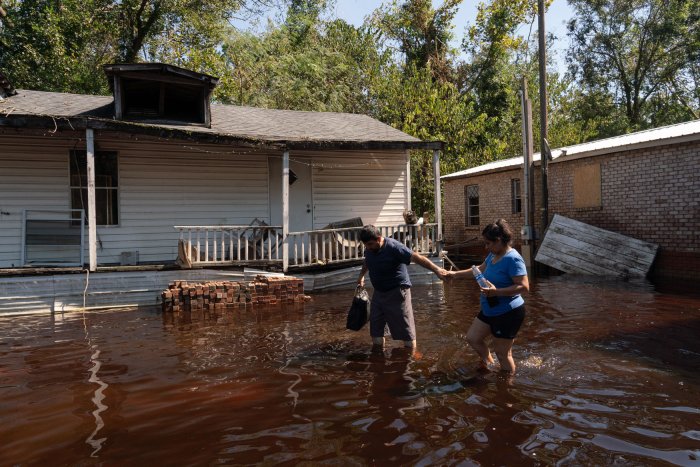 Hurricane Florence strikes Carolinas