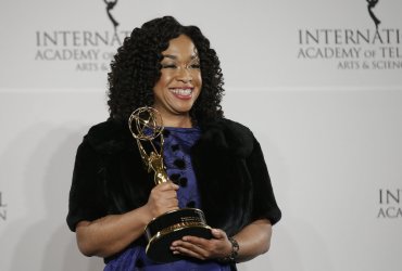 Shonda Rhimes holds Emmy at the International Emmy's
