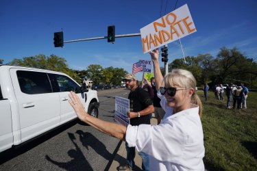 Boeing Workers Protest Mandate Vaccinations