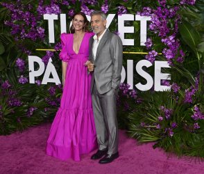 Julia Roberts and George Clooney Attend the "Ticket to Paradise" Premiere in Los Angeles