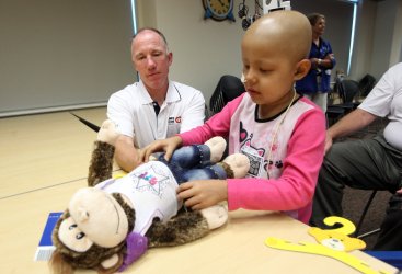 Umpires visit children at hospital in Kansas City