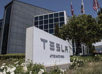 Musk Threatens to Close Tesla California Operations because of Coronavirus Rules