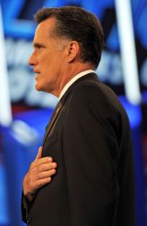 Romney sings National Anthem in Arizona