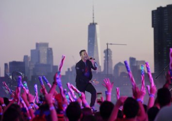 Chris Martin and Coldplay Perform Free Concert for July 4Th