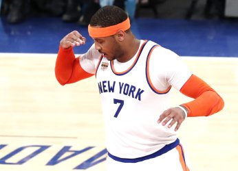 Knicks Carmelo Anthony reacts after hitting a 3-point shot