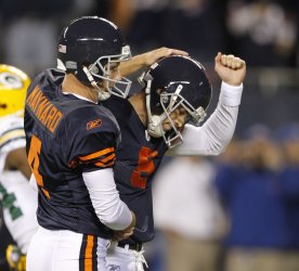 Bears Gould celebrates field goal against Packers in Chicago