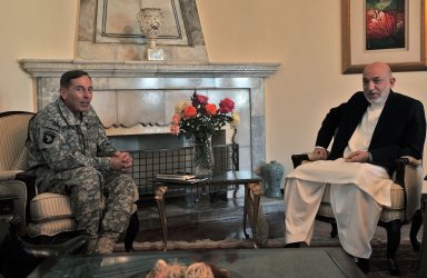 Afghan President Hamid Karzai meets with U.S. Gen. David Petraeus in Kabul