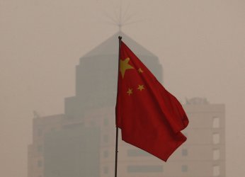 Hazardous pollution hangs over Beijing
