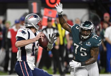 Patriots QB Tom Brady throws under pressure from Eagles during Super Bowl LII in Minneapolis
