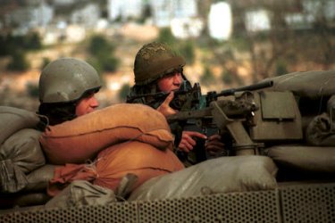 Israelis take new positions in Ramallah