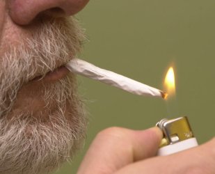 Canadian legislation to decriminalize marijuana possession