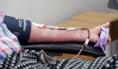 Coronavirus patient St. Louis Blues broadcaster John Kelly, donates plasma