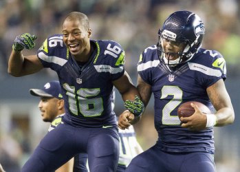 Seahawks beat the  Cowboys 27-17 in Seattle