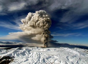 The Puyehue-Cordon Caulle volcano erupts in Chile