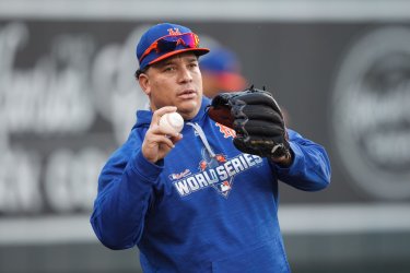 Mets' Bartolo Colon throws before game 2 of the World Series