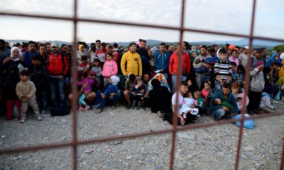 Macedonian Police Try to Control Migrants Flows on its Border With Greece