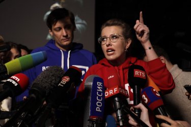 Presidential hopeful Ksenia Sobchak talks to the media at her last campaign event i