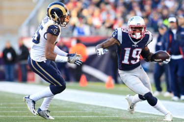 Patriots Mitchell reception against Rams
