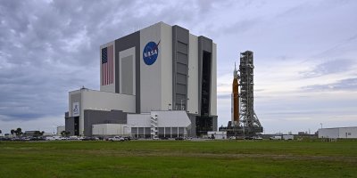 SLS and Orion Roll back to the Assembly Building to avoid Hurricane Ian at KSC.