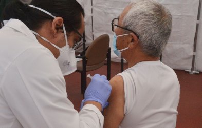 South L.A. Physician Finds Workarounds to Distribute Vaccines Equitably