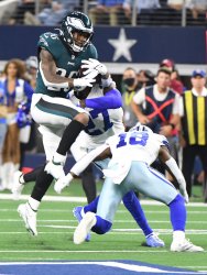 Eagles Sanders hurdles two Dallas Cowboys