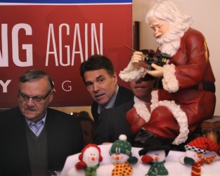 GOP presidential candidate Rick Perry campaigns in Council Bluffs, Iowa