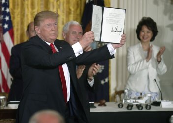 Trump hosts National Space Council at White House