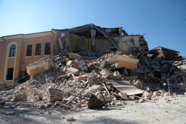 More than 290 Killied in Italian Earthquake