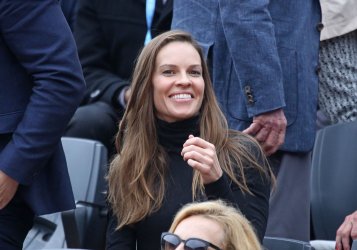Hilary Swank watches the French Open final
