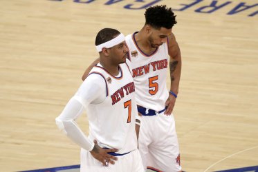 Knicks Carmelo Anthony and Courtney Lee on the court