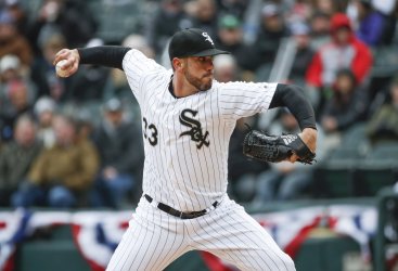 White Sox pitcher James Shields delivers against the Tigers in Chicago