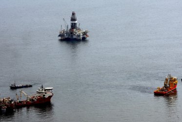 Relief well and work boats at site of BP oil spill