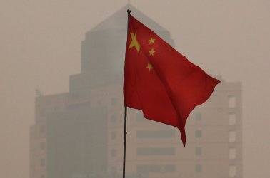 Hazardous pollution hangs over Beijing
