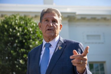 Joe Manchin Speaks to Press After Biden Signs Inflation Reduction Act