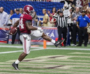 Alabama running back Damien Harris celebrates a touchdown in the end zone
