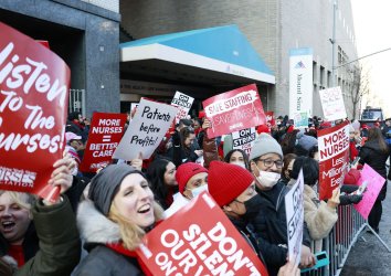 Nurses Strike at Mount Sinai Hospital in New York