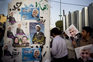 Presidential candidates campaign in Iran