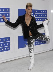 Frankie Grande arrives at the 2016 MTV Video Music Awards