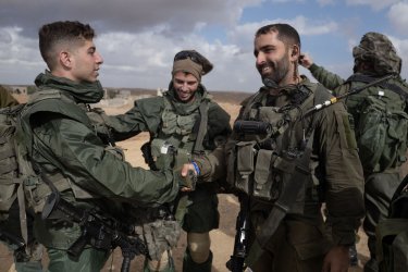 Israeli paratroop infantry in live fire training exercise in Tze'elim