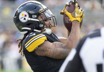 Steelers Chase Claypool Sideline Reception Against Patroits