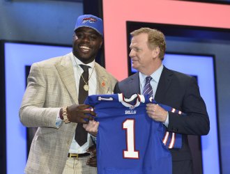 Buffalo Bills select Shaq Lawson at NFL Draft in Chicago