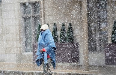 Heavy Snow Hits St. Louis One Day After 72 Degree Day