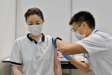 Japanese Government Suspends Applications for Corporate Vaccination Drives