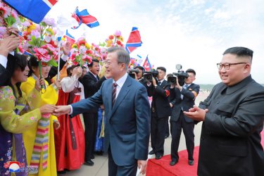 North Korea's Kim Jong Un Welcomes South Korean President Moon Jae-in to Pyongyang
