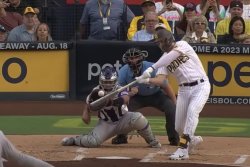 Traded Brandon Drury hits grand slam in first pitch with Padres