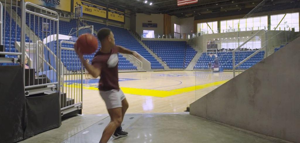Watch: Man breaks five basketball trick shot world records in 24 hours -  UPI.com