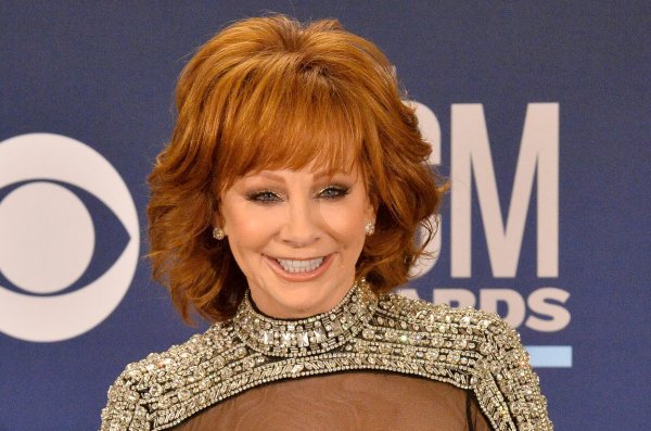 Reba McEntire to launch arena tour in March.