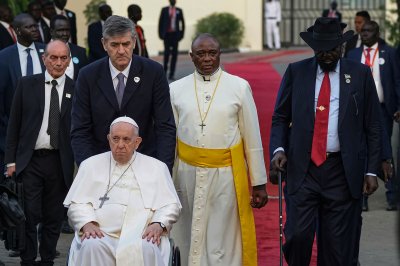 Pope Francis meets internally displaced people in South Sudan