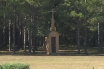 Watch:-Alabama-man's-14-foot-tall-church-might-be-world's-smallest