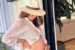 'Schitt's Creek' star Sarah Levy pregnant with first child